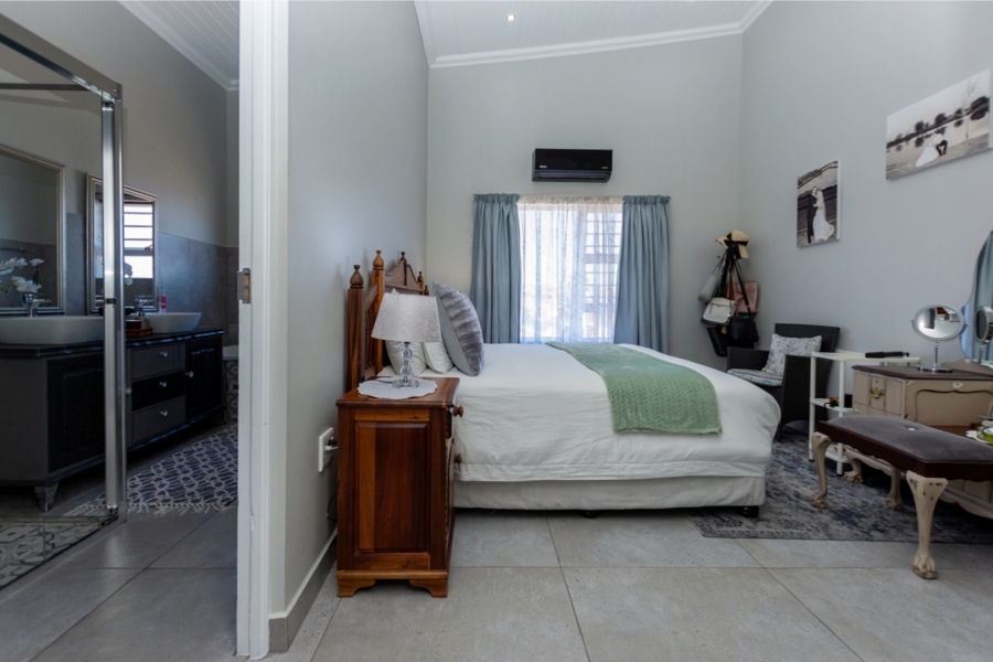 5 Bedroom Property for Sale in Myburgh Park Western Cape